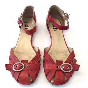 Fidji Women’s Cut Out Closed Toe Leather Sandals